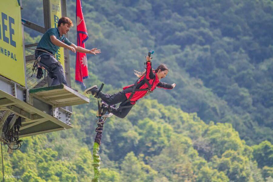 Bungee Jumping tại The Last Resort: Thử thách rơi tự do