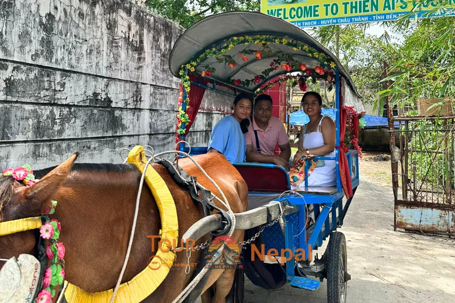 Khách hàng đi tour du lịch Nepal